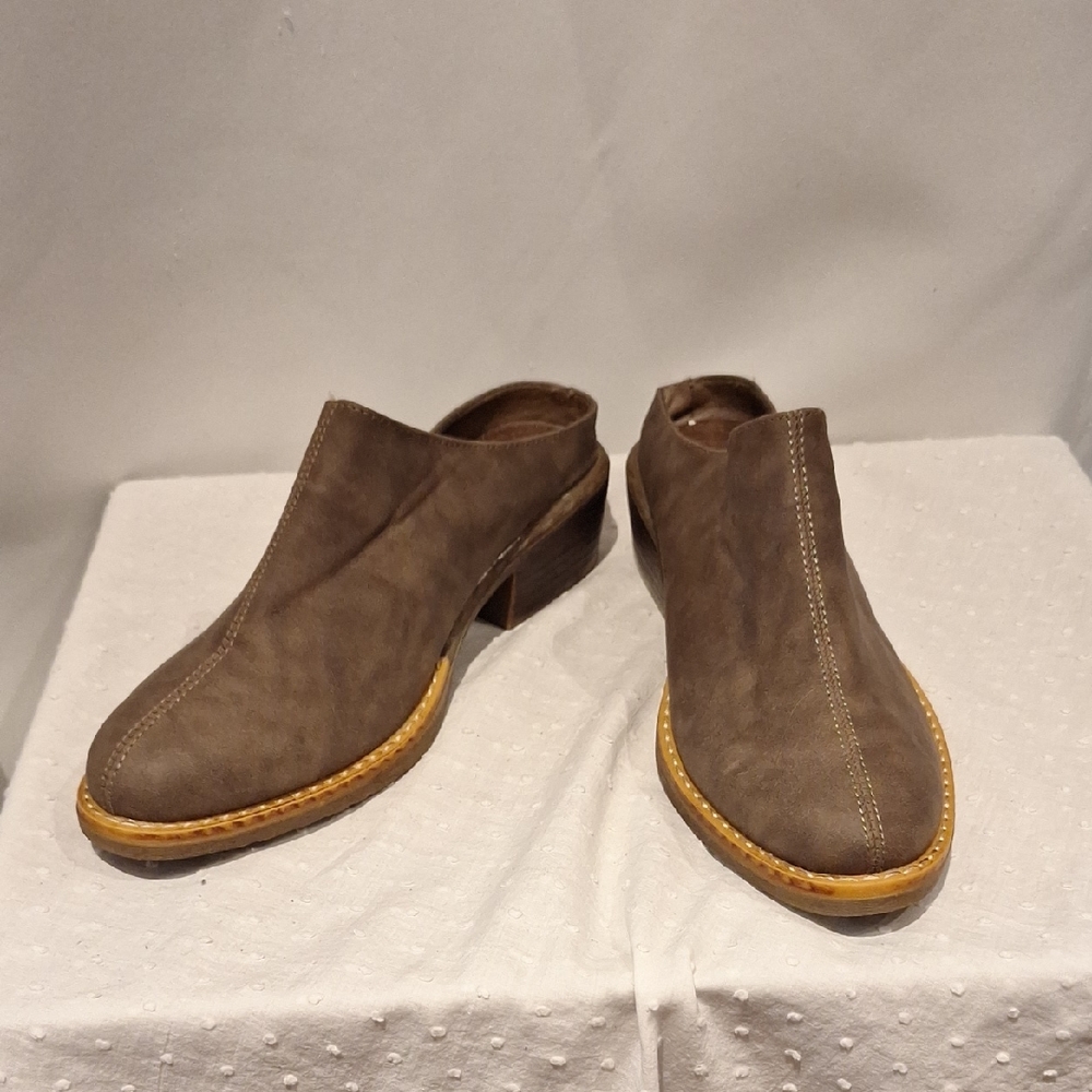 American Rag Segovia Brown Slip-On Low Heeled Mules Size 8